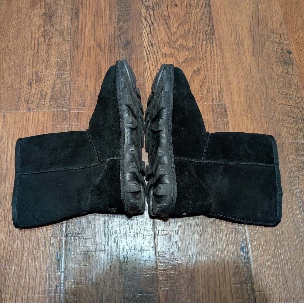 Ugg Essential Short Boots Black Size 7 View 5